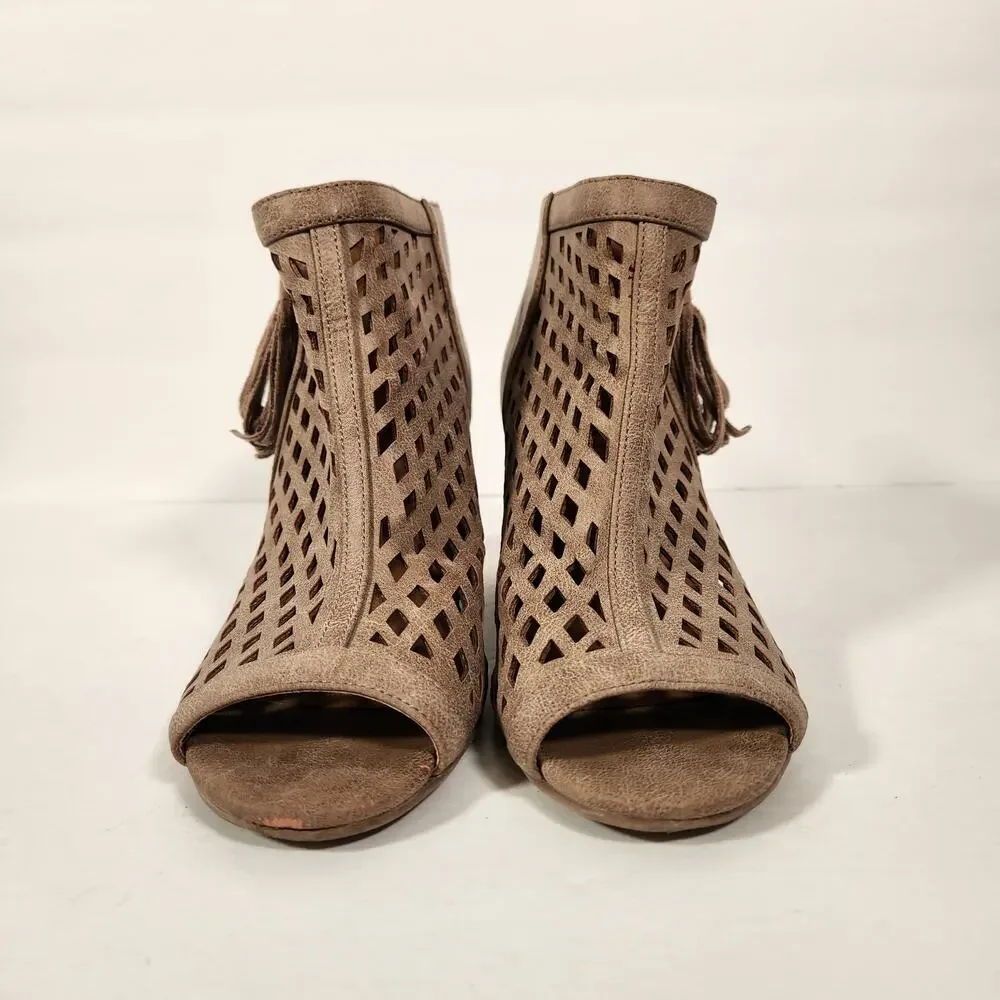 MAURICES Ankle Boot Womens 10M Tan Faux Suede Laser Cut Out Open Toe Tassel Boho